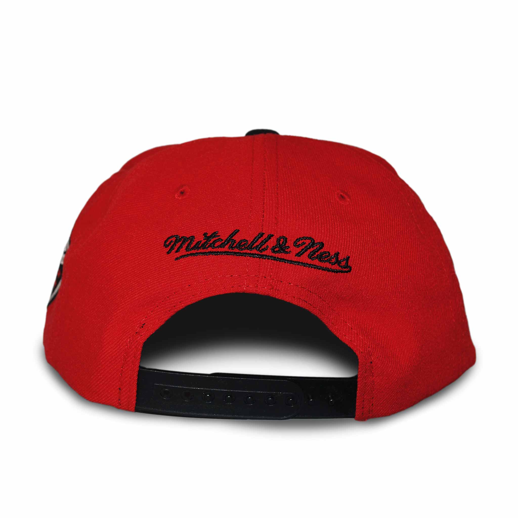 Chicago Blackhawks Mitchell & Ness 2024 Winter Classic 2T Pro Snapback Adjustable Cap - Image 2
